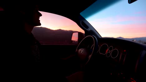 Hermoso-Amanecer-Durante-El-Viaje-Por-Carretera