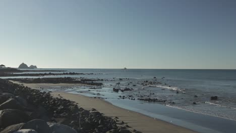 new-plymouth-costal-walkway,-taranaki-new-zealand,-holiday-park,-black-sand-beaches