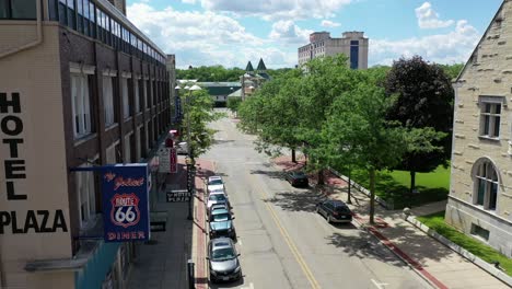 Hotel-plaza-and-American-Dinner-on-famous-Route-66,-Aerial-Reveal