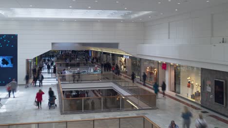 Interior-Del-Centro-Comercial-Brent-Cross-En-El-Norte-De-Londres-Lleno-De-Gente