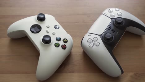 Xbox-series-S-and-Playstation-5-controllers