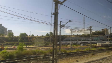 Madrid,-Spanien-Zug-Kommt-Am-Bahnhof-Chamartin-An