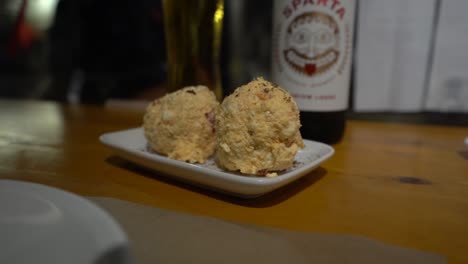 Queso-Griego-Tradicional-Durante-Un-Viaje-En-El-Peloponeso