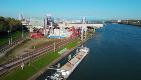 Containerterminal-Am-Rhein,-Hafen-In-4K