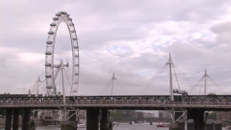 London-City-Und-Die-Themse-5