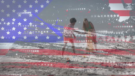 Animation-Der-Flagge-Der-USA-über-Fröhlichen,-Vielfältigen-Freunden,-Die-Im-Sommer-Am-Strand-Recyceln