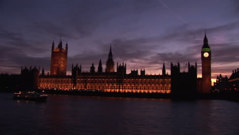 Houses-of-Parlament-in-London