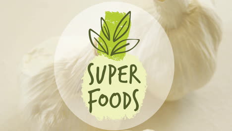 Animation-Von-Superfood-Text-über-Knoblauch-Auf-Weißem-Hintergrund