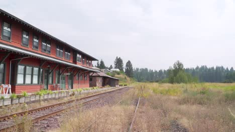 Un-Amplio-ángulo-De-La-Histórica-Estación-De-Tren-De-Potlatch-Que-Se-Ha-Conservado
