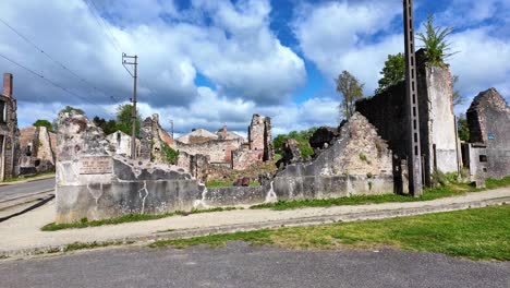 Ruinas-Del-Antiguo-Pueblo-De-Oradour-sur-Glane,-Departamento-De-Alto-Vienne,-Nueva-Aquitania-En-Francia