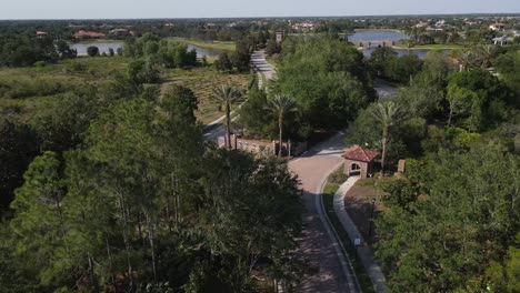 Eingezäunter-Eingang-In-Luxuriösem-Viertel-Im-Süden-Floridas-In-Lakewood-Ranch,-Florida