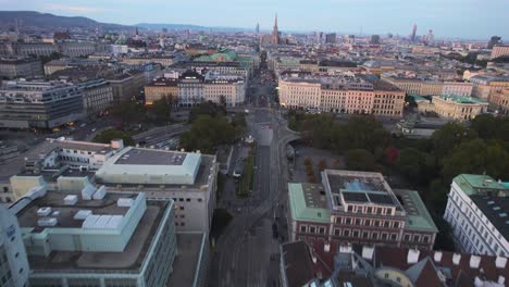 Amplio-Horizonte,-Drone-Aéreo-Revela-Las-Calles-De-La-Ciudad,-Viena-Austria-Capital-Europea