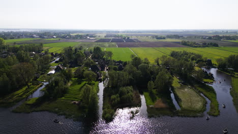 Touristic-township-of-Giethoorn-in-Netherlands,-aerial-view