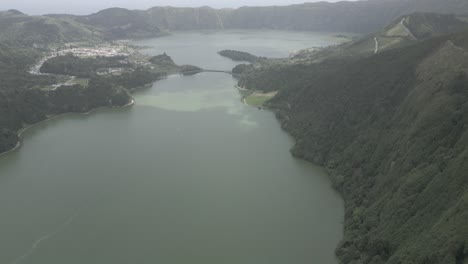 Sete-Cidades-twin-lakes-surrounded-by-lush-green-hills-in-Azores,-Portugal