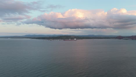 Schiff-Öltanker-Bei-Dalgateby-Nordsee-Schottland