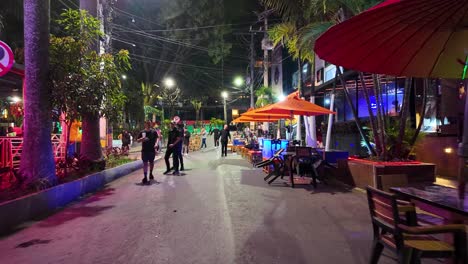 Bustling-night-scene-in-Medellin's-El-Poblado-neighborhood-with-vibrant-lights-and-outdoor-seating