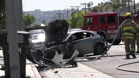 El-Departamento-De-Bomberos-Trabaja-En-El-Lugar-Del-Accidente.