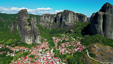 Aerial-sideways-greek-village-Kalambaka-with-stunning-rocky-landscape,-summer