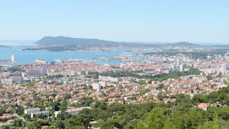 Panorama-De-La-Ciudad-Portuaria-De-Toulon,-En-La-Costa-Mediterránea-Del-Sur-De-Francia.