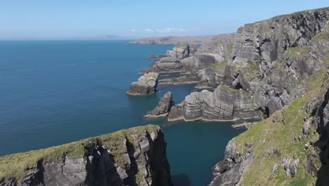 Imágenes-Aéreas-Cinematográficas-De-4k-De-Mizen-Head-Cliffs---Co