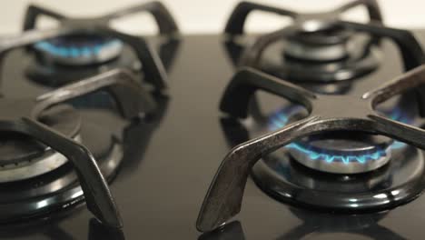 Light-A-Gas-Cooker-With-Four-Burners