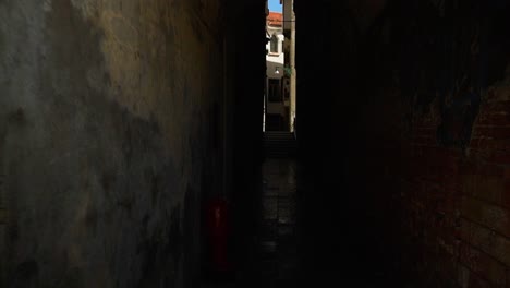 Scenic-narrow-entrance-street-of-neighborhood-square-in-Venice,-Italy