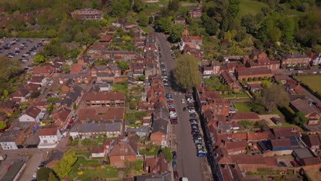 Drohnenaufnahme-Einer-Straße-In-Farnham-Castle