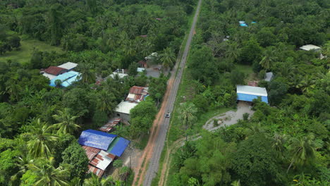 Verfolgung-Aus-Der-Ferne-Battambang-Bambus-Eisenbahn-Reise-In-Kambodscha