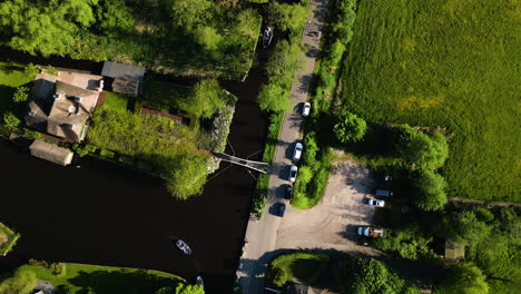 Cozy-touristic-township-of-Giethoorn-in-Netherlands,-aerial-top-down-view-on-sunny-day