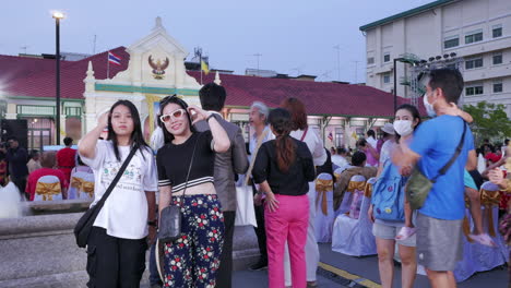 Timelapse-of-townspeople-celebrating-a-Thai-festival-at-a-municipal-hall,-Chacheongsao,-Thailand