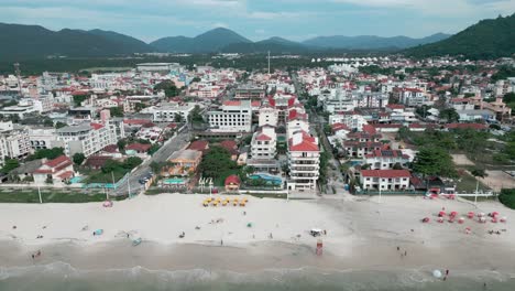 Playa-De-Canasvieiras,-Capital-Florianópolis,-Brasil