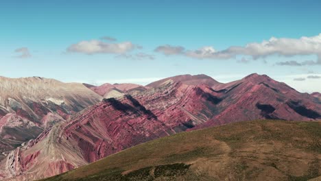 Toma-De-Establecimiento-Lento-Del-Vibrante-Cerro-De-14-Colores-En-Jujuy,-Argentina