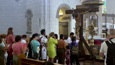 Philippines,-Manila:-The-video-captures-the-interior-of-Manila-Cathedral,-where-a-group-of-devotees-expresses-their-devotion-to-during-Easter-Holy-Week