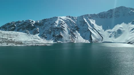 El-Yeso-reservoir-lagoon,-Cajon-del-Maipo,-country-of-Chile