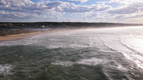 Wellen-Rollen-Auf-Den-Mit-Der-Blauen-Flagge-Ausgezeichneten-Strand-Von-Lappiesbaai-In-Der-Still-Bay