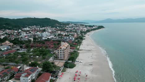 buildings-in-Canasvieiras,-Florianópolis,-Brazil