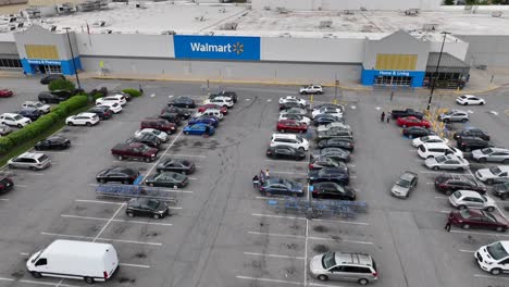 Aerial-establishing-shot-of-Walmart-Market-in-York-Town,-Pennsylvania,-USA