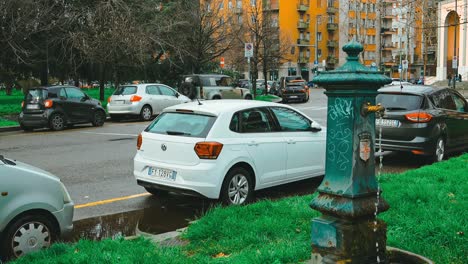 Video-Estático-De-Las-Fuentes-De-Agua-En-Milán,-Italia.