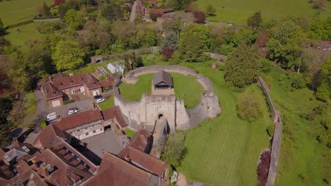 Drone-Shot-of-Farnham-and-its-castle