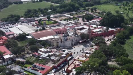 Das-Historische-Heiligtum-Der-Atotonilco-Kirche-In-Atotonilco,-Mexiko,-Luftaufnahme