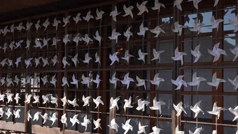 origami-in-Japanese-temple,-japan