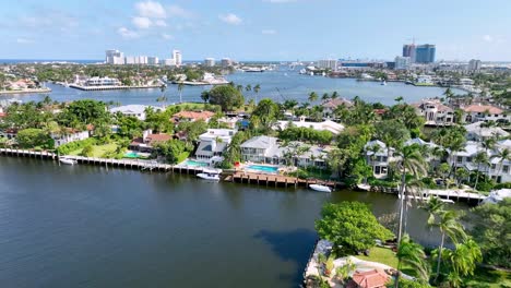 Casas-Y-Palmeras-Aéreas-De-Fort-Lauderdale,-Florida.