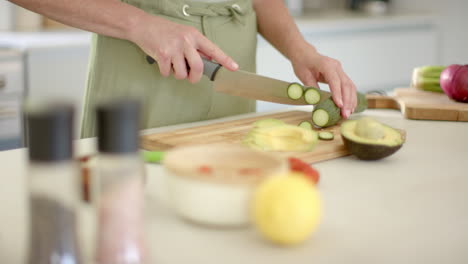 Caucasian-woman-cutting-avocado-in-kitchen