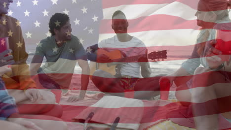Animation-Der-Amerikanischen-Flagge-über-Fröhlichen,-Unterschiedlichen-Freunden,-Die-Am-Sonnigen-Strand-Gitarre-Spielen-Und-Singen