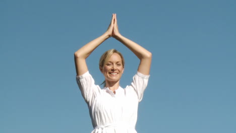 Profesora-De-Yoga-Haciendo-Yoga