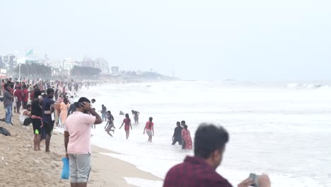 Imágenes-En-Cámara-Lenta-De-Las-Olas-Del-Mar,-Paso-Elevado-Del-Enlace-Marítimo-De-Mumbai-Bandra-Worli