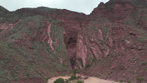 Aerial-view-of-geological-formation-in-the-town-of-Quebrada-Las-Conchas,-Garganta-del-Diablo