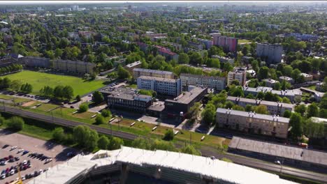 Erstaunlicher-Hyperlapse-über-Dem-Lillekula-Stadion-An-Einem-Sommertag