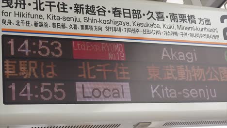 Shinkansen-departure-timetable-and-board-at-Kyoto-train-station,-Japan