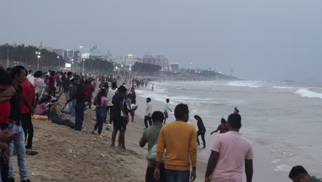 Imágenes-En-Cámara-Lenta-De-Las-Olas-Del-Mar,-Paso-Elevado-Del-Enlace-Marítimo-De-Mumbai-Bandra-Worli